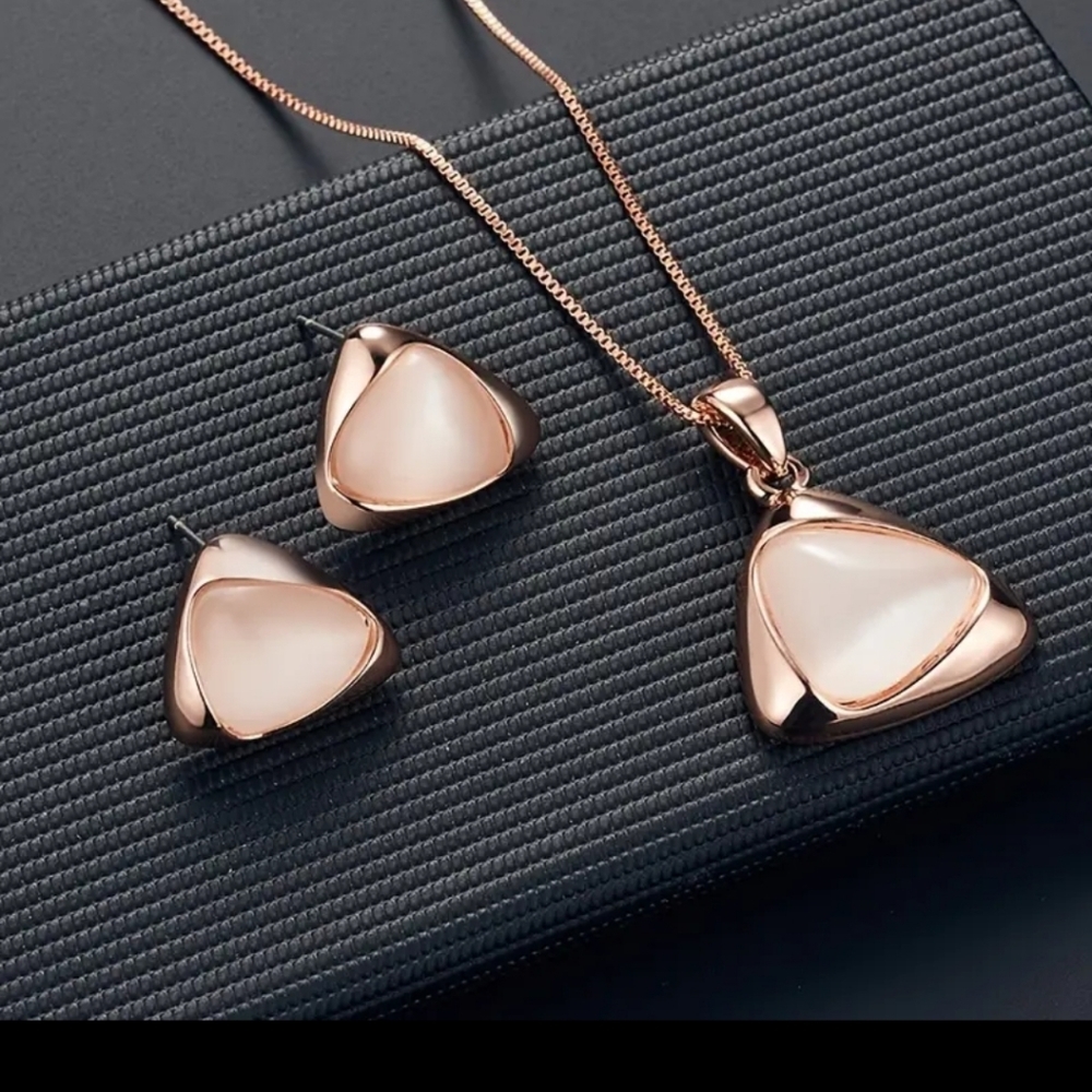 Triangle Shape Pendant Jewelry Set